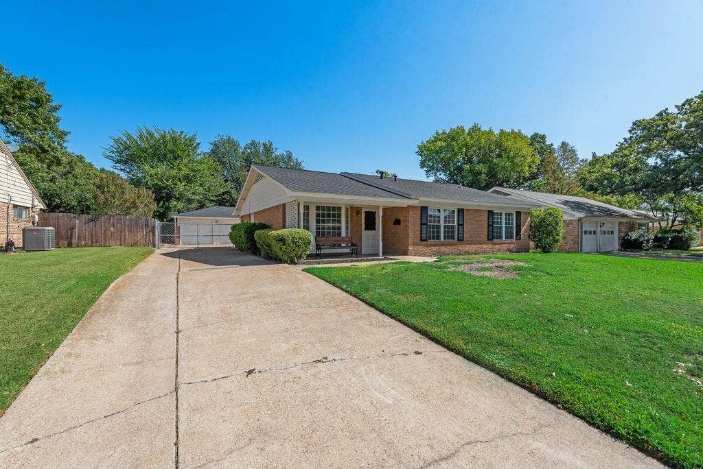 2833 Linden Lea, Irving, TX 75061
