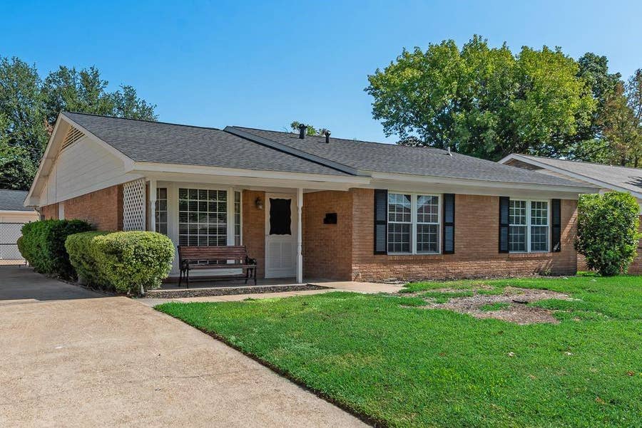 Property photo for 2833 Linden Lea, Irving, TX