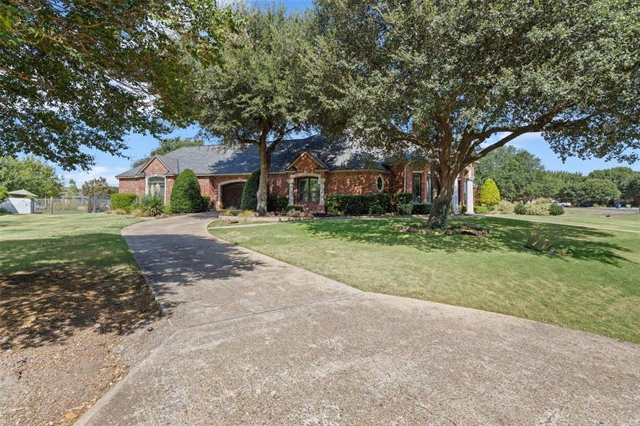 Property photo for 441 Country Ridge Lane, Red Oak, TX