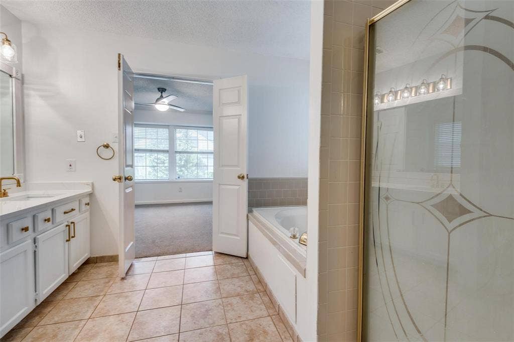 562 Mercer Street, Grand Prairie, TX 75052 562 Mercer Street, Grand Prairie, TX 75052