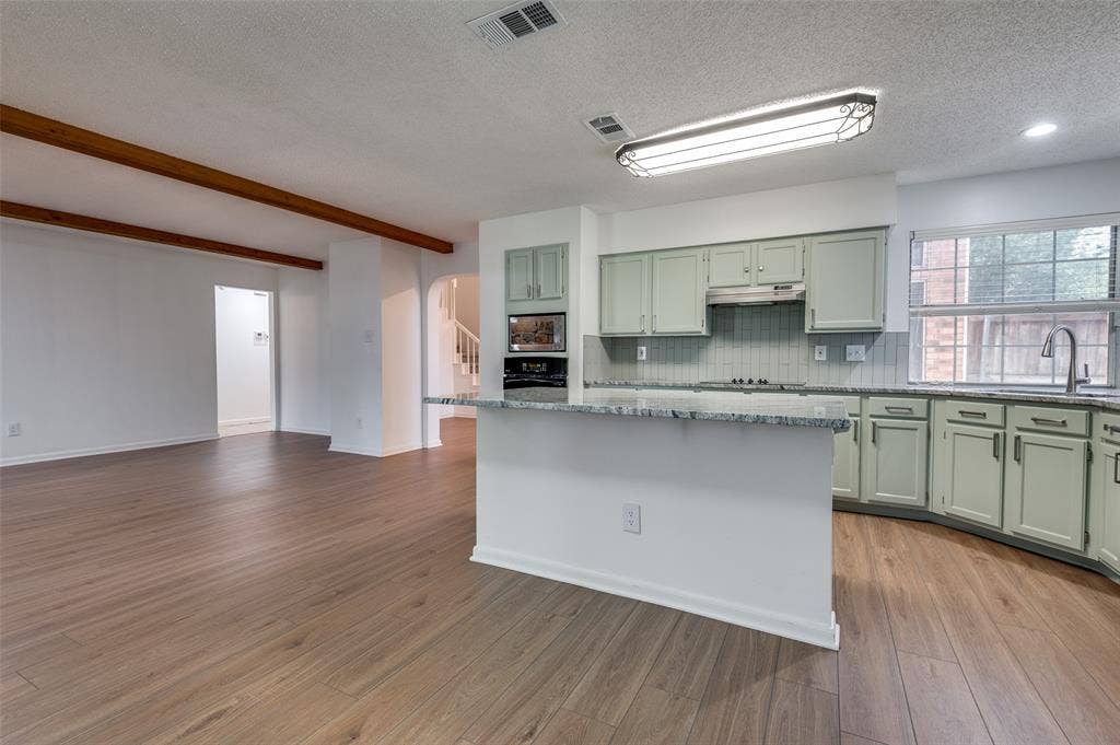 562 Mercer Street, Grand Prairie, TX 75052 562 Mercer Street, Grand Prairie, TX 75052