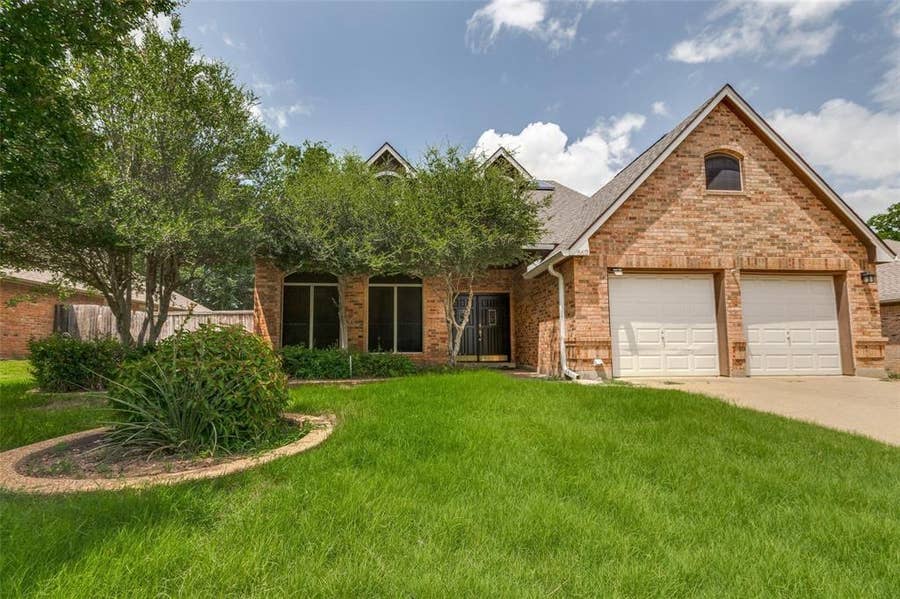 Property photo for 562 Mercer Street, Grand Prairie, TX