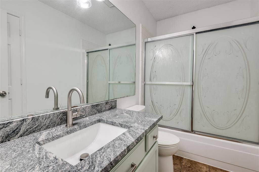 562 Mercer Street, Grand Prairie, TX 75052 562 Mercer Street, Grand Prairie, TX 75052