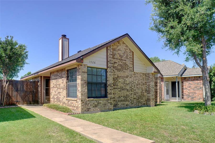 Property photo for 1426 Windmill Lane, Mesquite, TX