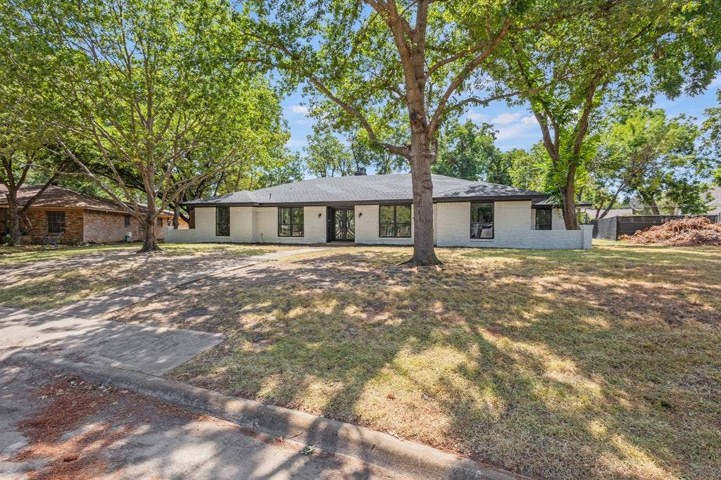 729 Surrey Circle, Grand Prairie, TX 75050 729 Surrey Circle, Grand Prairie, TX 75050
