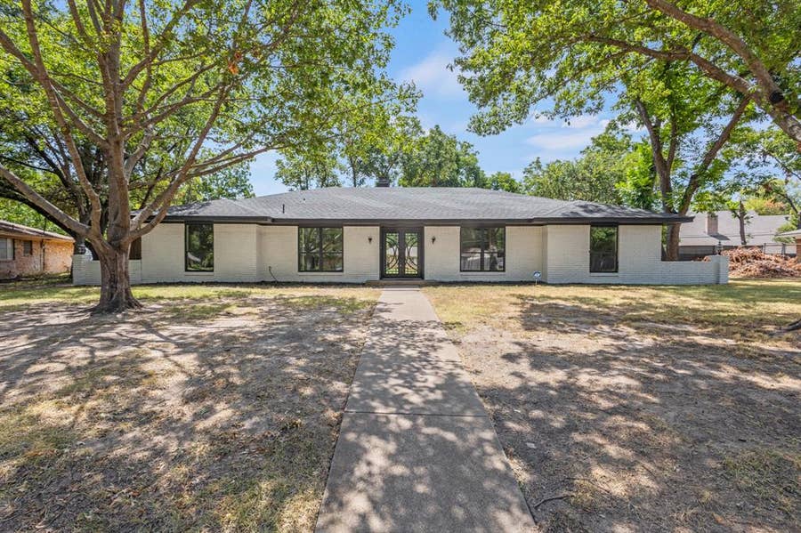 Property photo for 729 Surrey Circle, Grand Prairie, TX