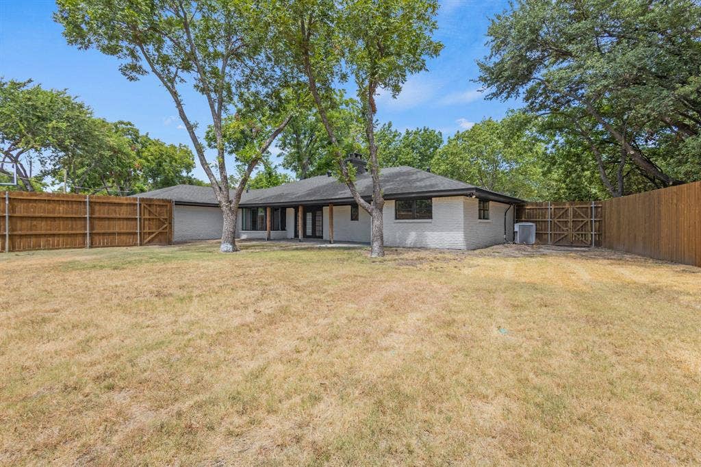 729 Surrey Circle, Grand Prairie, TX 75050 729 Surrey Circle, Grand Prairie, TX 75050
