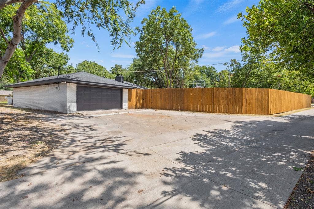 729 Surrey Circle, Grand Prairie, TX 75050 729 Surrey Circle, Grand Prairie, TX 75050