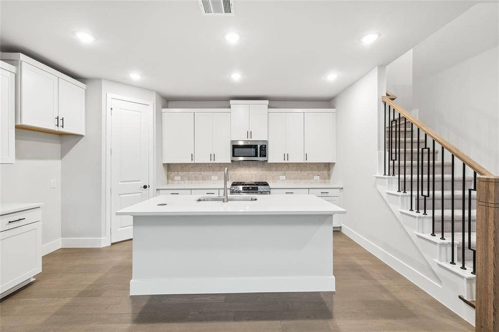 7281 Confetti Lane, Frisco, TX 75033 7281 Confetti Lane, Frisco, TX 75033
