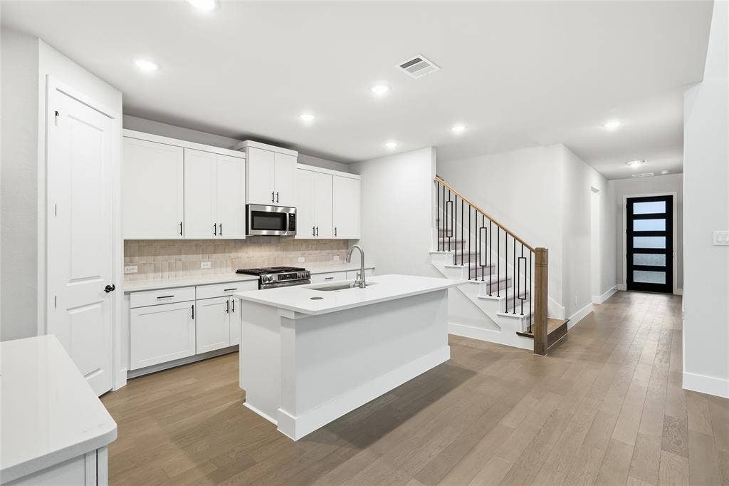 7281 Confetti Lane, Frisco, TX 75033 7281 Confetti Lane, Frisco, TX 75033