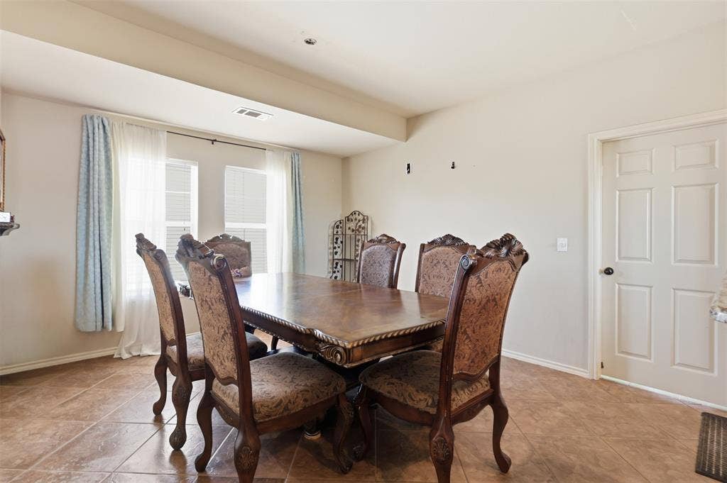 5642 County Road 597, Farmersville, TX 75442 Dining area is large enough to accommodate family gatherings.