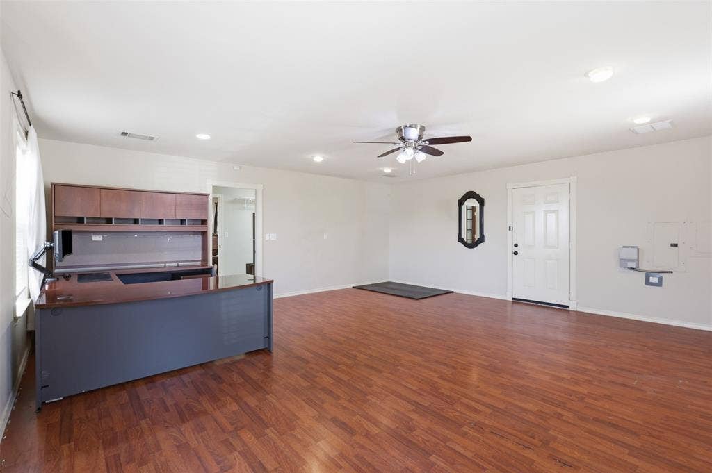 5642 County Road 597, Farmersville, TX 75442 Bonus Room door leads to outside.
