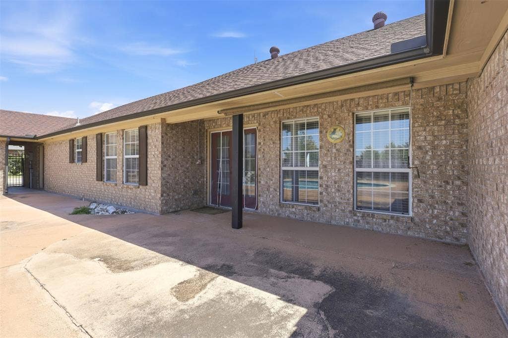 5642 County Road 597, Farmersville, TX 75442 Large covered patio has a gate and access to 3-car garage.