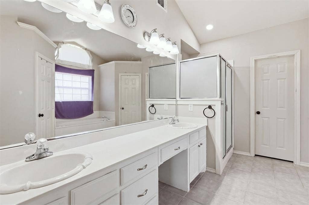 5642 County Road 597, Farmersville, TX 75442 Primary bathroom has double sinks, separate shower and large soaking tub.