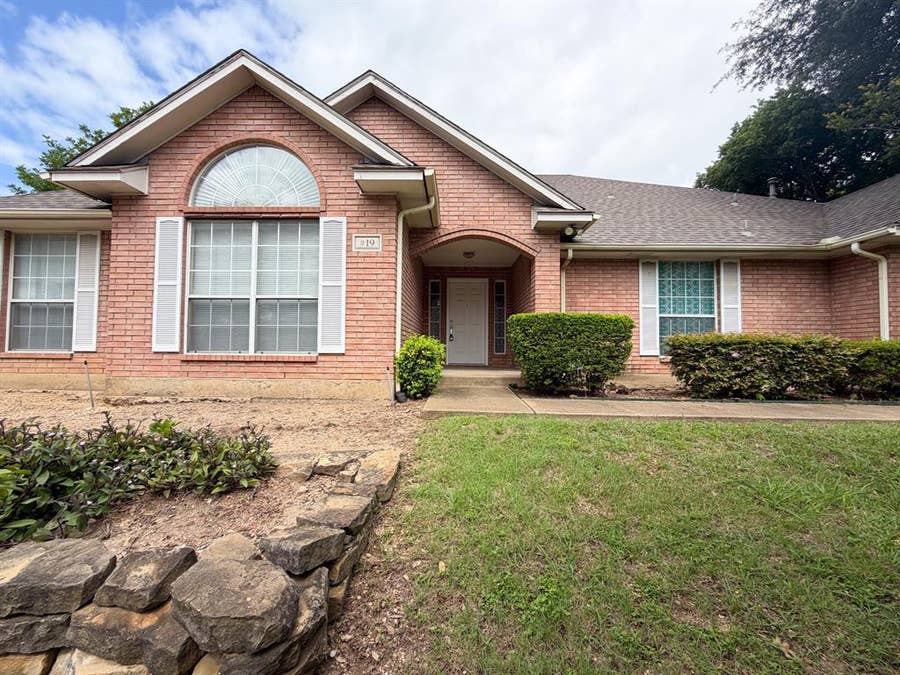 Property photo for 18 Country Club Place, #19, Waxahachie, TX