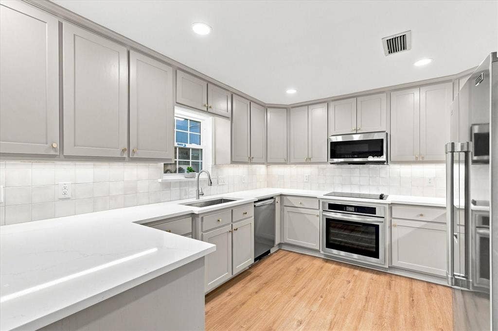 218 Creekside Lane, Coppell, TX 75019 218 Creekside Lane, Coppell, TX 75019