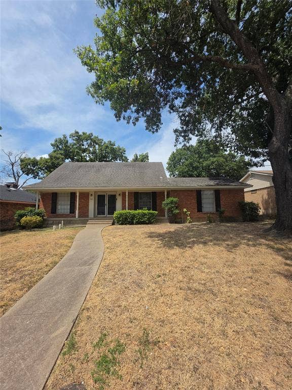 Property photo for 5415 Spruce View Drive, Dallas, TX