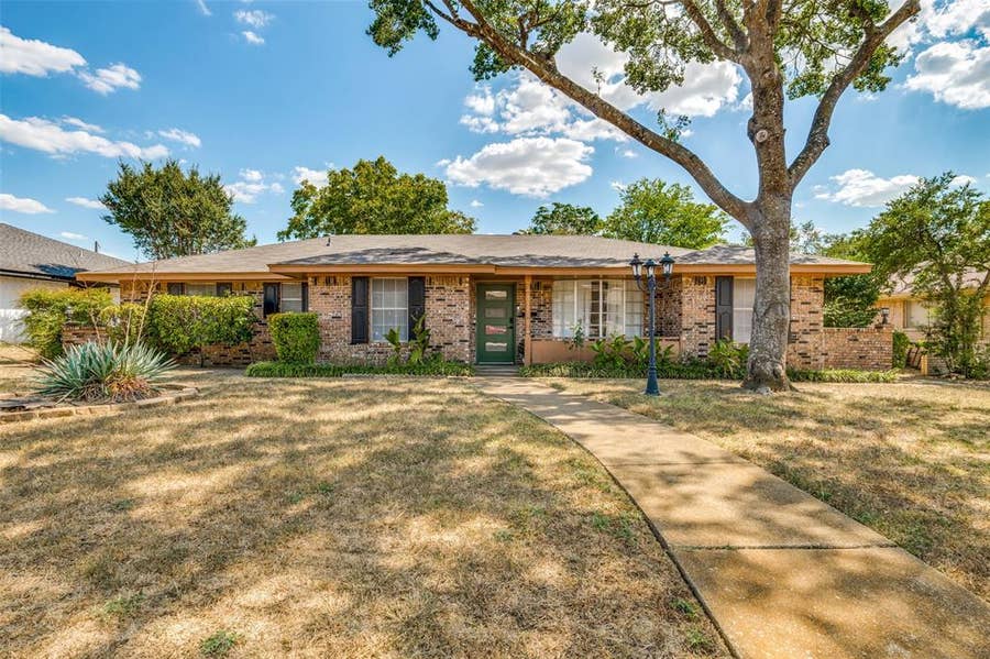 Property photo for 948 Briarcove Place, Lancaster, TX