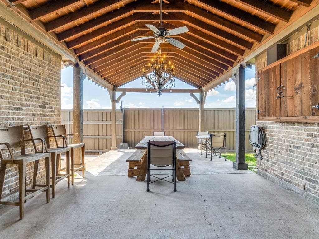 7110 Waterbury Drive, Rowlett, TX 75089 7110 Waterbury Drive, Rowlett, TX 75089