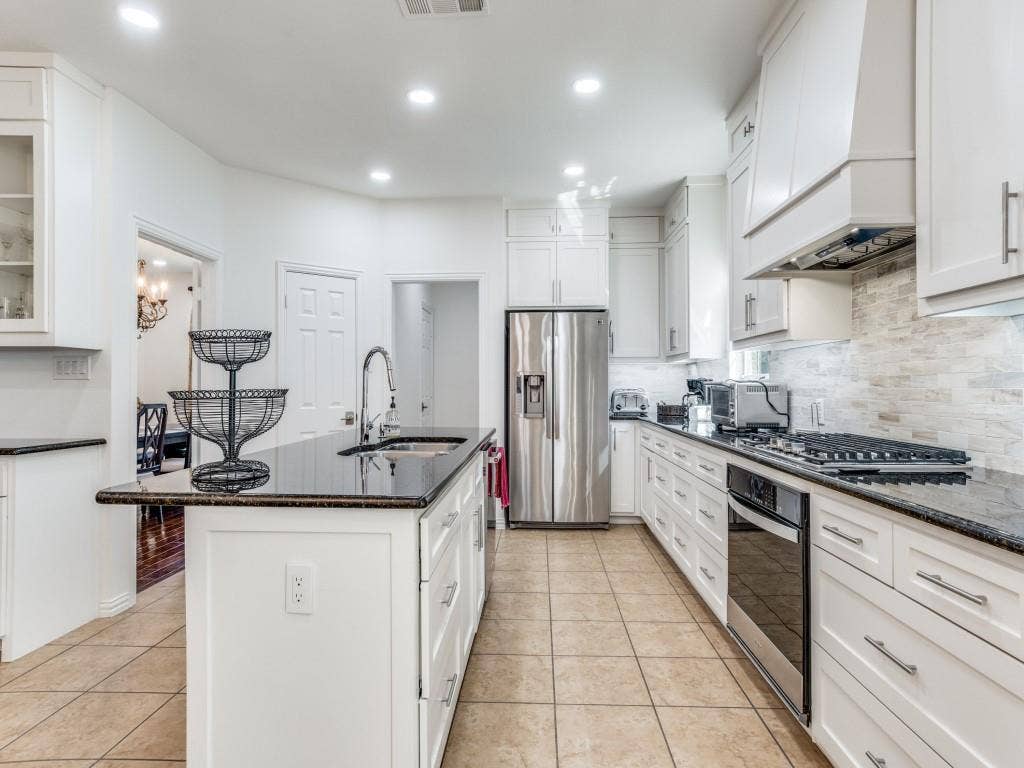 7110 Waterbury Drive, Rowlett, TX 75089 7110 Waterbury Drive, Rowlett, TX 75089