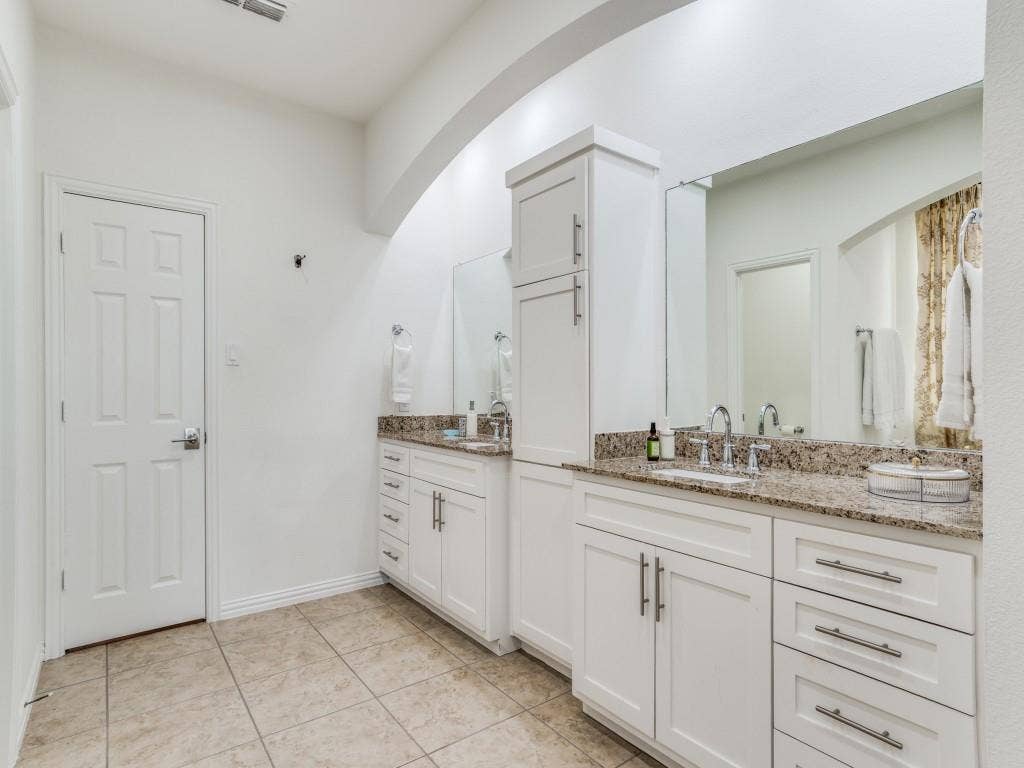 7110 Waterbury Drive, Rowlett, TX 75089 7110 Waterbury Drive, Rowlett, TX 75089