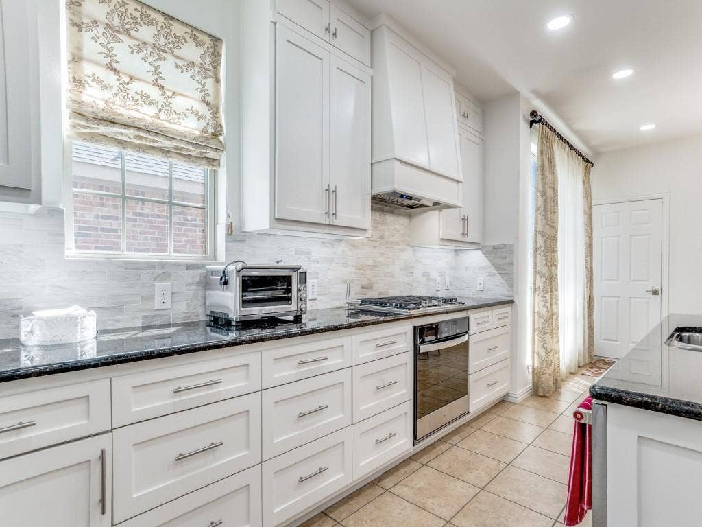 7110 Waterbury Drive, Rowlett, TX 75089 7110 Waterbury Drive, Rowlett, TX 75089