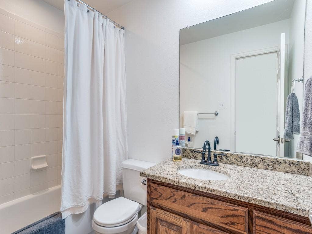 7110 Waterbury Drive, Rowlett, TX 75089 7110 Waterbury Drive, Rowlett, TX 75089