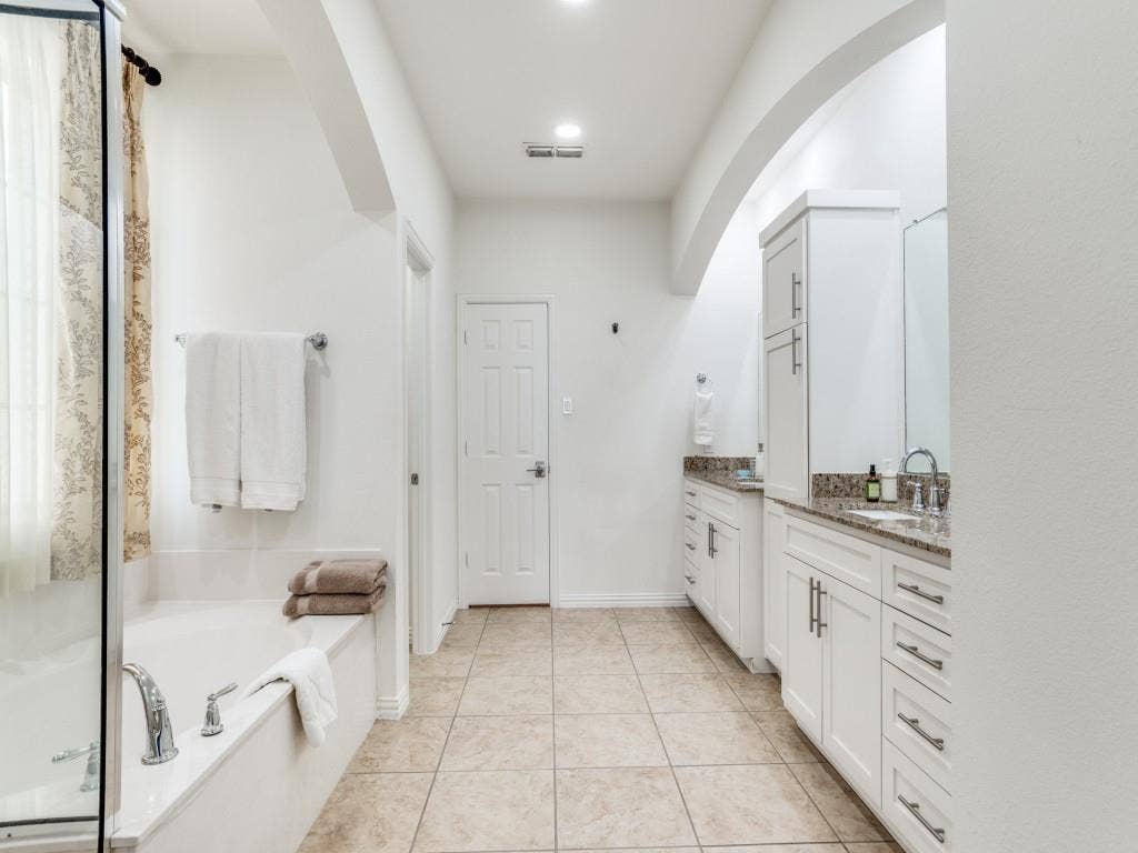 7110 Waterbury Drive, Rowlett, TX 75089 7110 Waterbury Drive, Rowlett, TX 75089