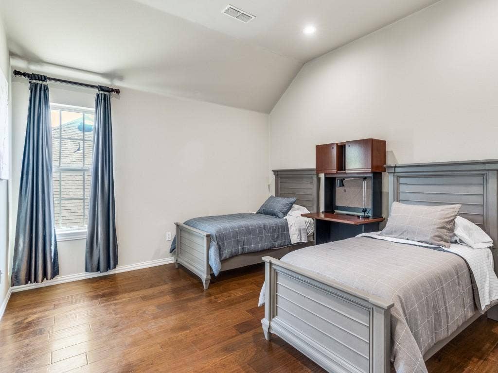 7110 Waterbury Drive, Rowlett, TX 75089 7110 Waterbury Drive, Rowlett, TX 75089