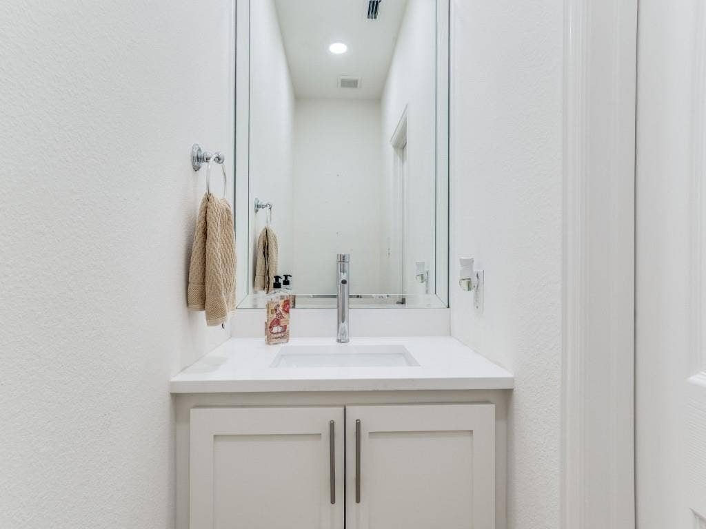 7110 Waterbury Drive, Rowlett, TX 75089 7110 Waterbury Drive, Rowlett, TX 75089