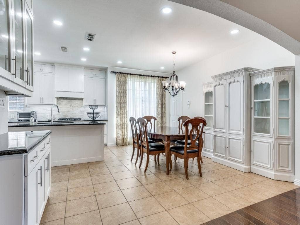 7110 Waterbury Drive, Rowlett, TX 75089 7110 Waterbury Drive, Rowlett, TX 75089