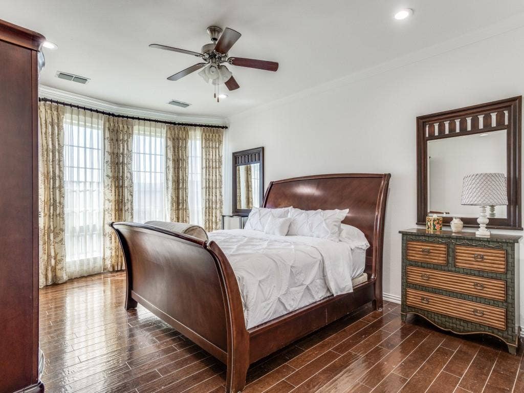 7110 Waterbury Drive, Rowlett, TX 75089 7110 Waterbury Drive, Rowlett, TX 75089