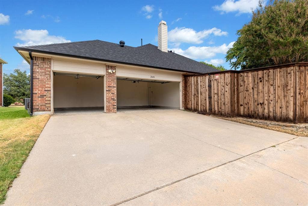 2600 Oakland Hills Drive, Plano, TX 75025 3 car garage