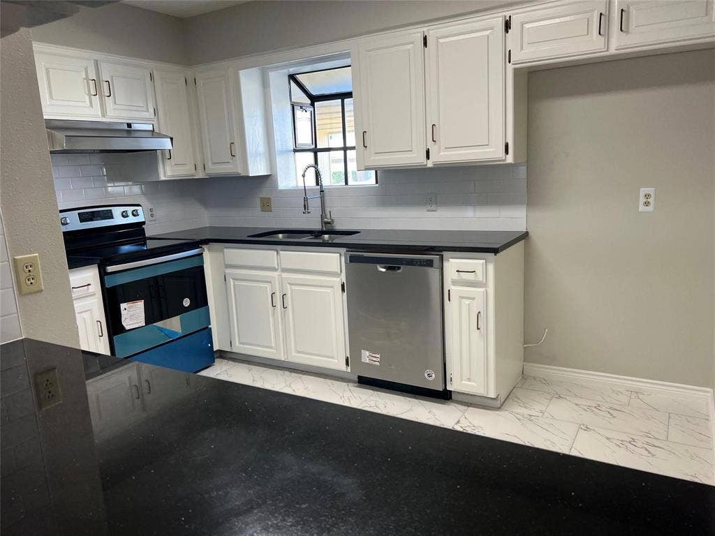 109 Wilshire Drive, Euless, TX 76040 109 Wilshire Drive, Euless, TX 76040