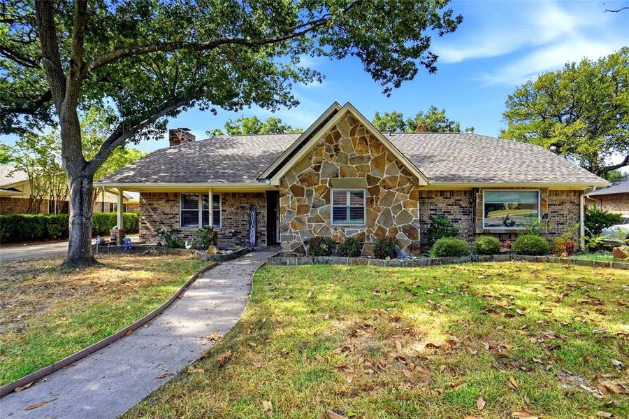Property photo for 1319 Chestnut Road, Mansfield, TX