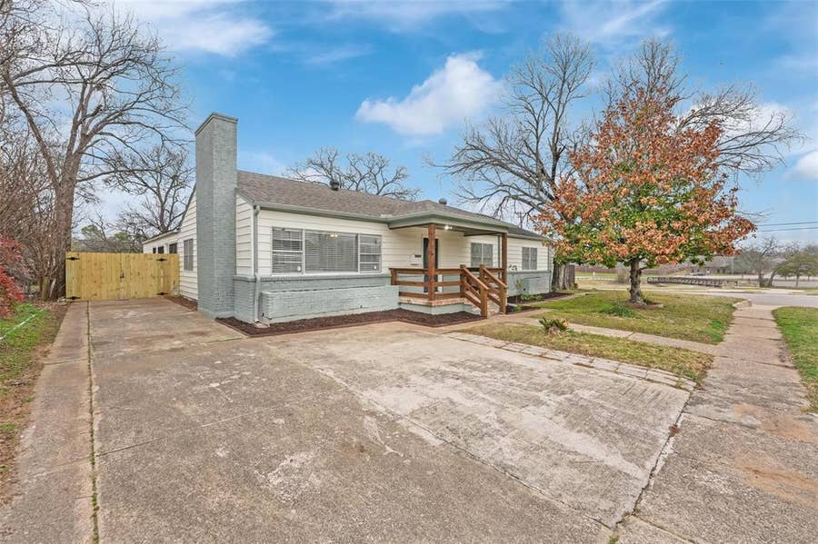 Property photo for 109 W 11th Street, Irving, TX