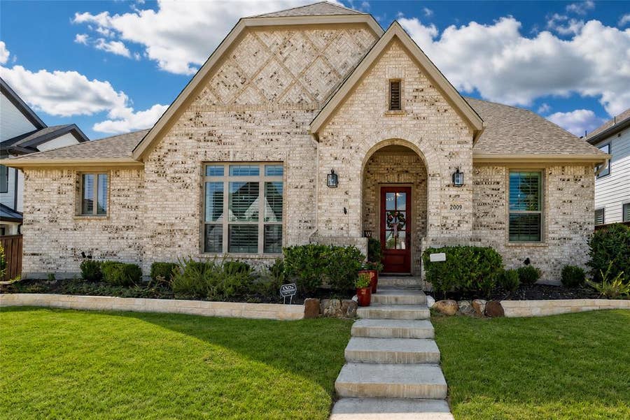 Property photo for 2009 Prairie Holly Lane, Fort Worth, TX