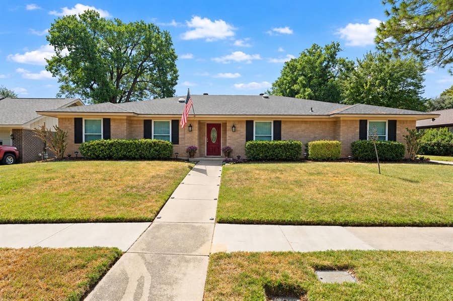 Property photo for 1807 Holm Oak Street, Arlington, TX