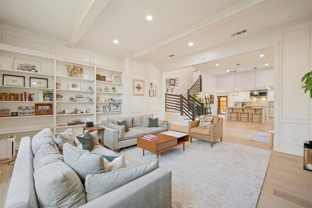 3916 Tumbril Lane, Plano, TX 75023 Custom built-ins throughout
