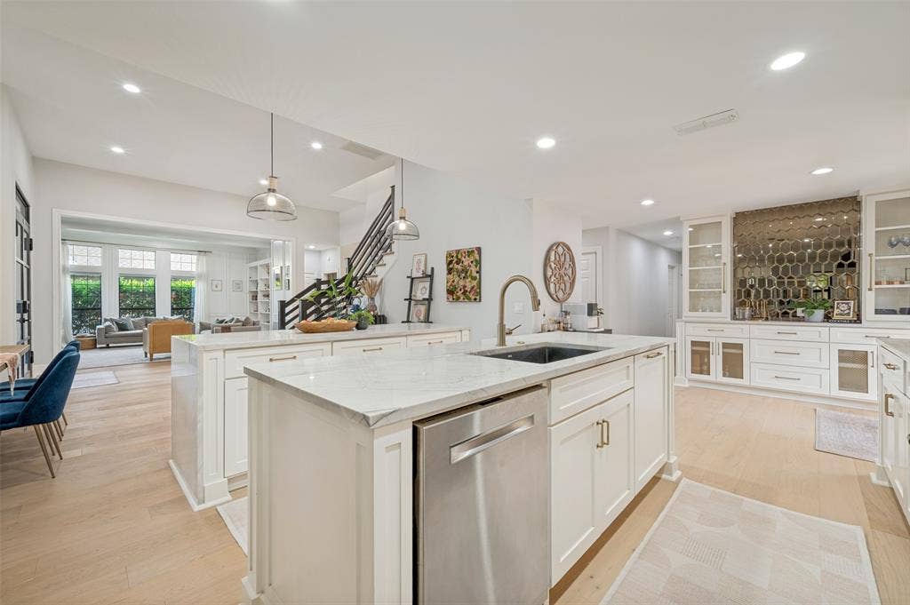 3916 Tumbril Lane, Plano, TX 75023 Gorgeous bar off the kitchen, white oak floors throughout