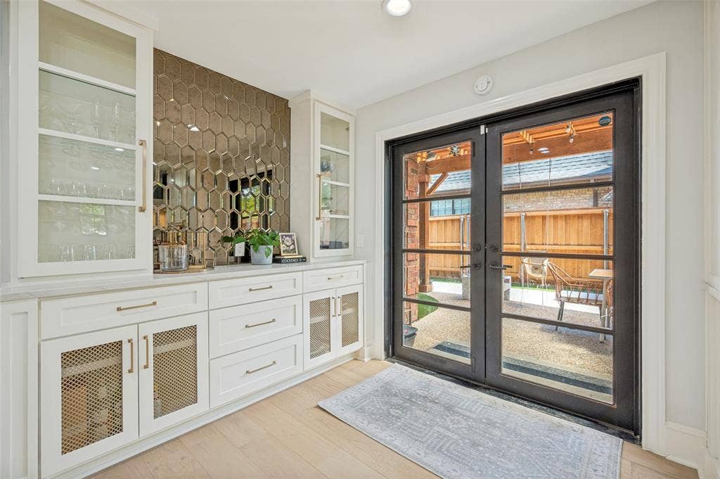 3916 Tumbril Lane, Plano, TX 75023 Custom bar, entry to patio