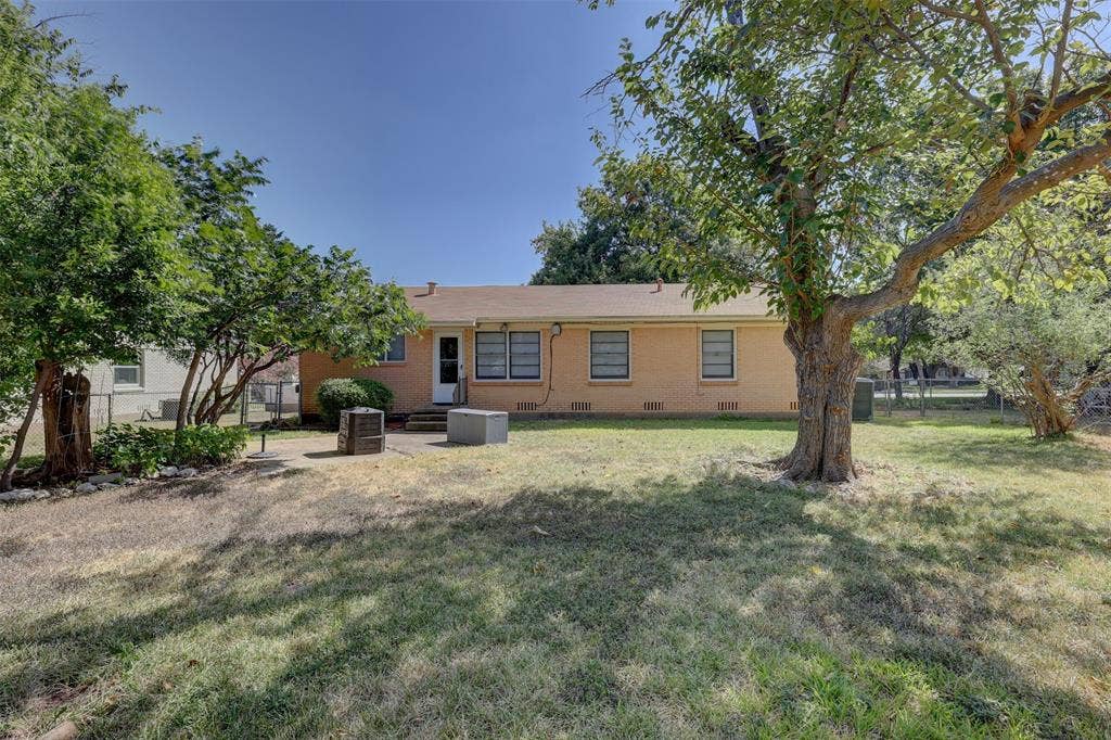 2012 Mountainview Drive, Waco, TX 76710 2012 Mountainview Drive, Waco, TX 76710