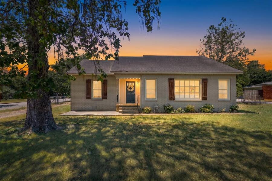 Property photo for 805 S Tyler Street, McGregor, TX