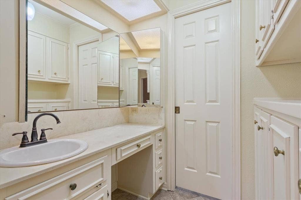 3400 Timbermill Road, Waco, TX 76710 Separate Vanities