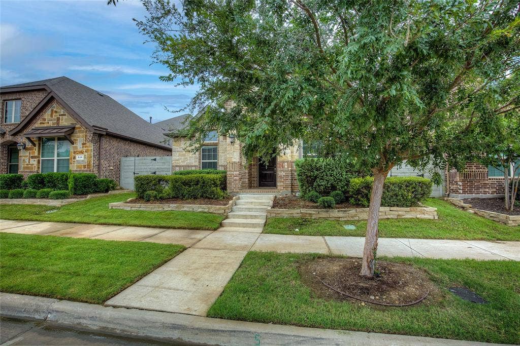 820 10th Street, Argyle, TX 76226