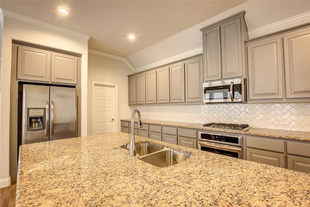 820 10th Street, Argyle, TX 76226