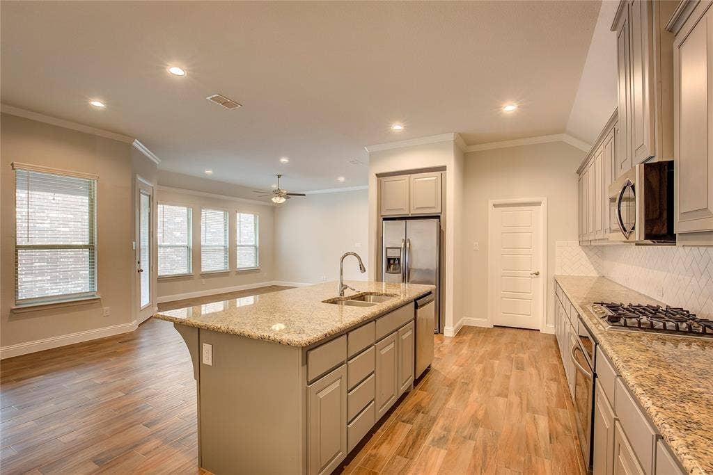 820 10th Street, Argyle, TX 76226