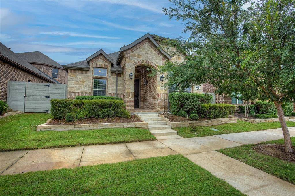 820 10th Street, Argyle, TX 76226