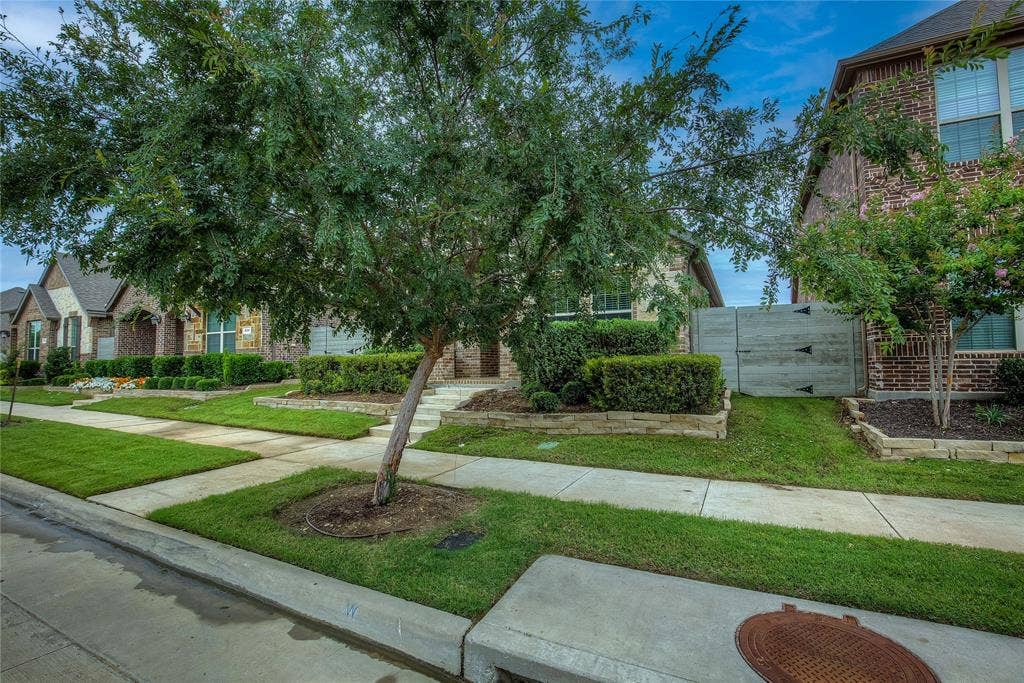 820 10th Street, Argyle, TX 76226