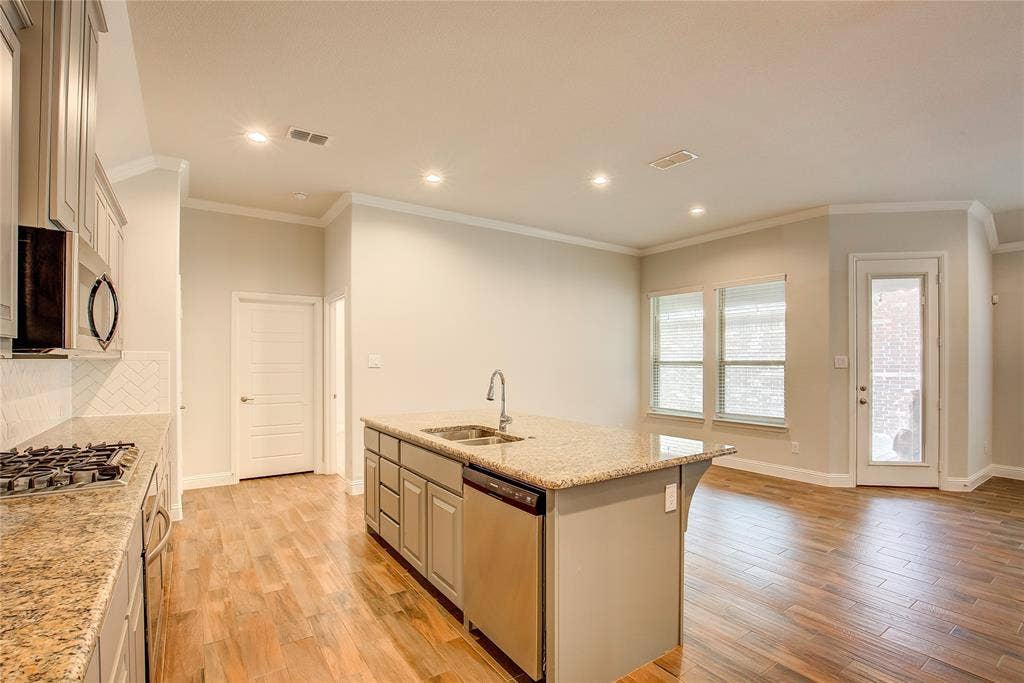 820 10th Street, Argyle, TX 76226